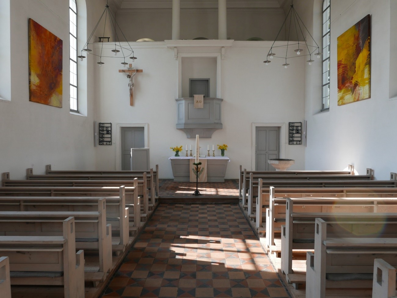 Karolinenkirche mit Bildern von Peter CasagrandeKarolinenkirche mit Bildern von Peter Casagrande