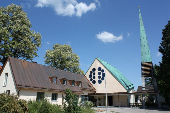 Kreuzkirche im Sonnenschein