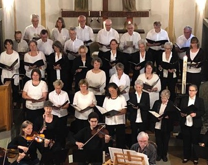 Singende Menschen im Chor